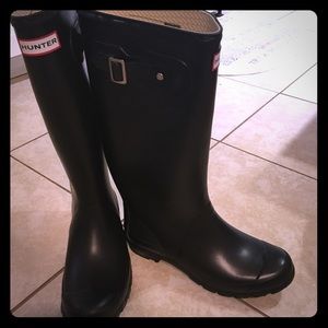 Tall black original Hunter boots. Size 7